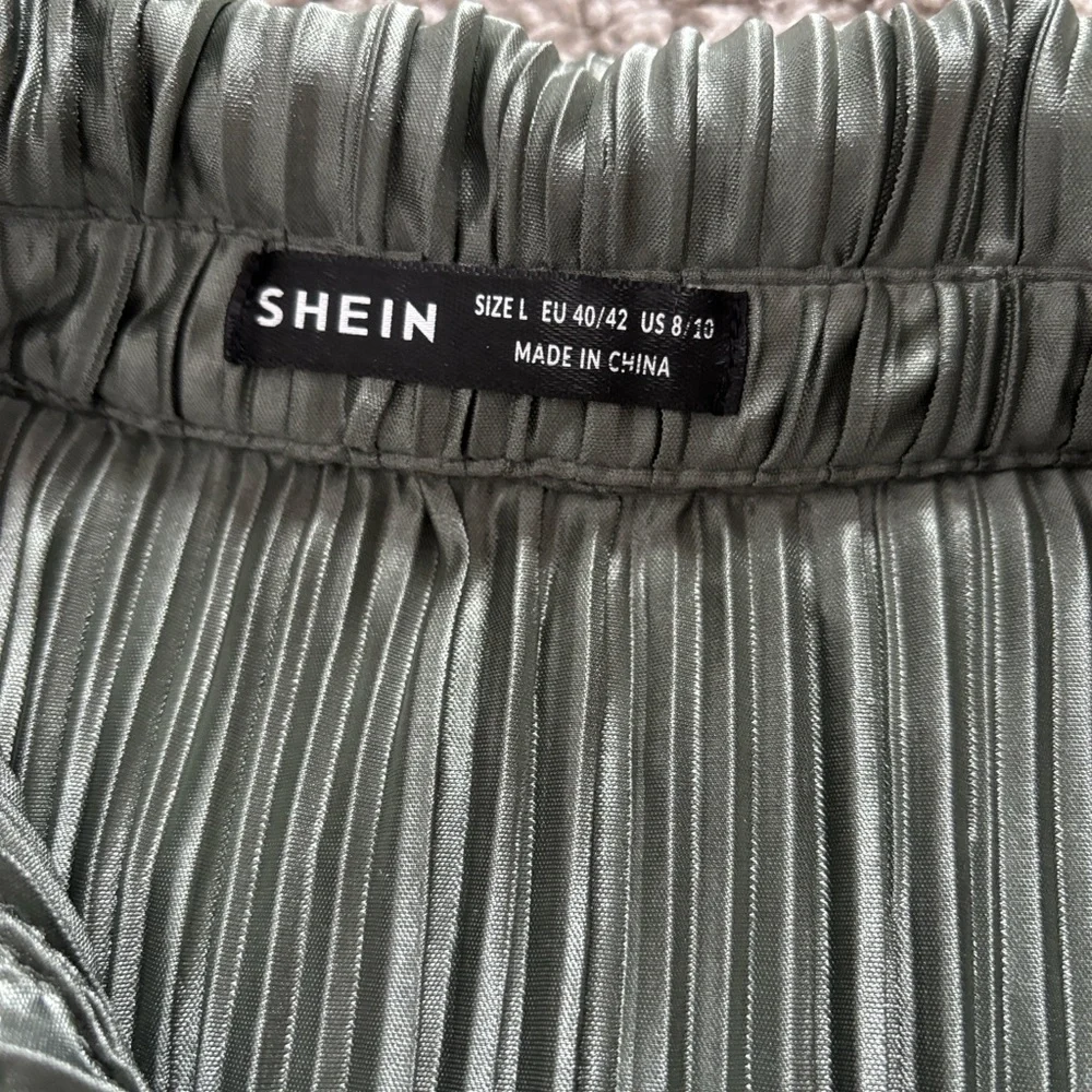 SHEIN Metallic Olive Green pleated shirt and shorts matching set
